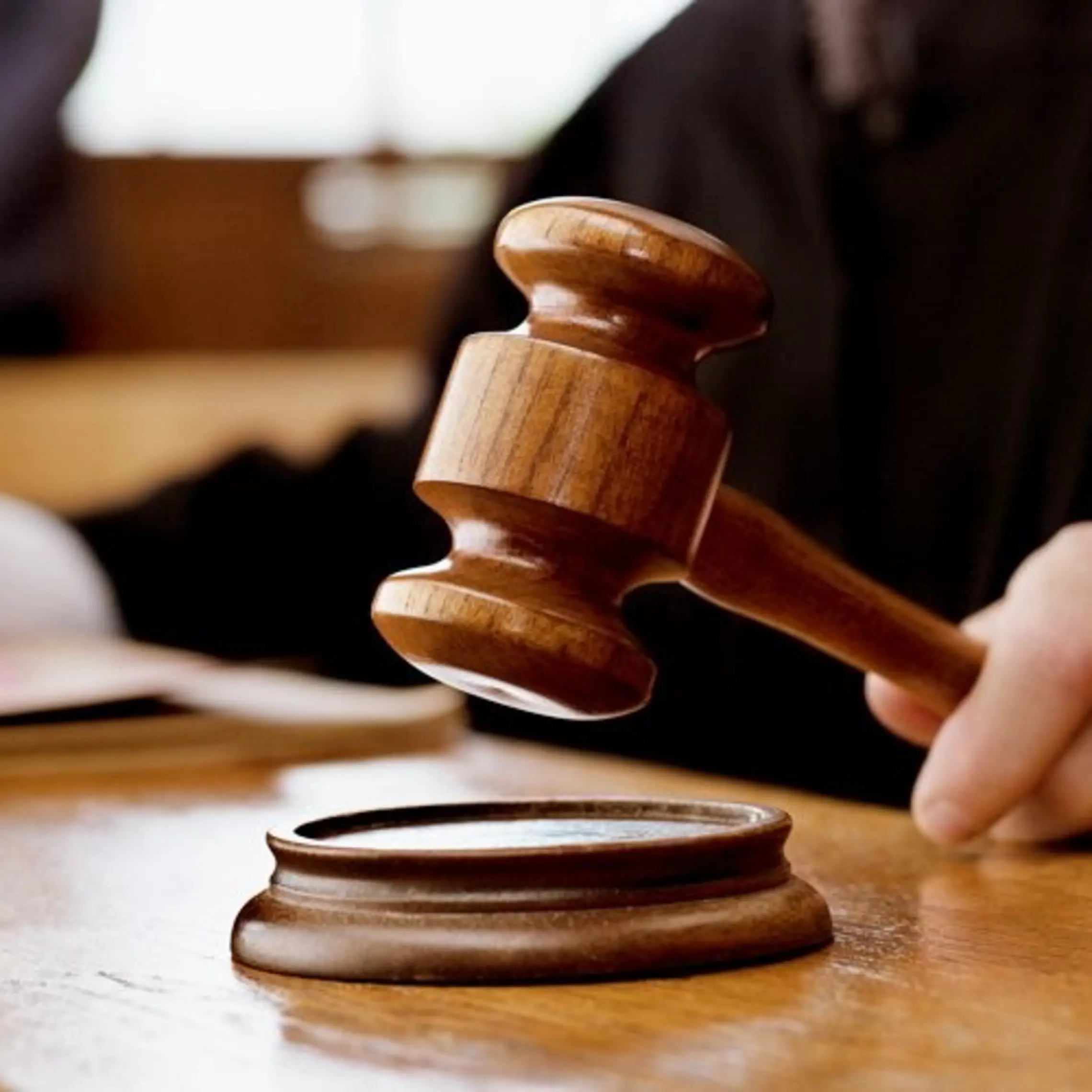 Court hammer